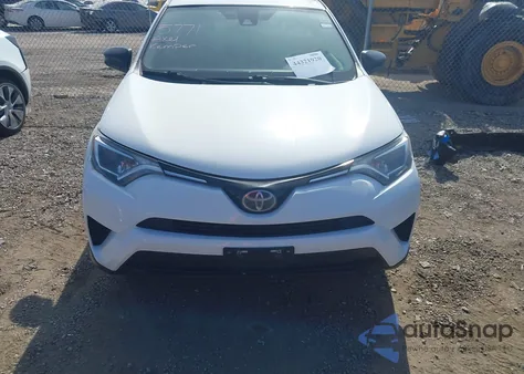 2017 Toyota Rav4 Le z USA, uszkodzony, nr VIN JTMZFREV0HJ715302